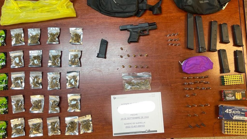  Arrestan dos personas con drogas y armas durante allanamiento en Aibonito. 