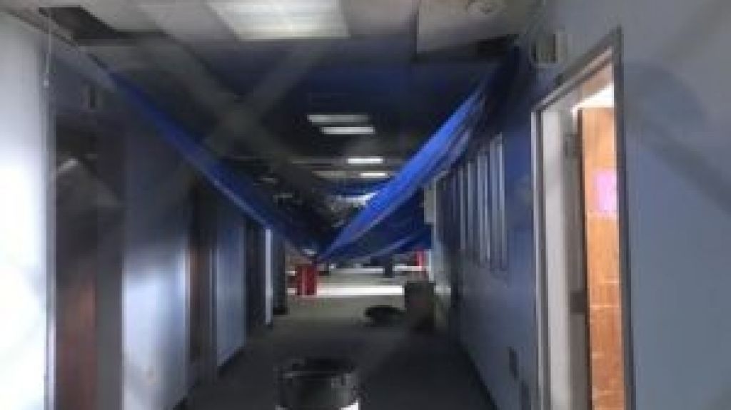 A casi tres meses del paso del ciclÃ³n MarÃ­a el Hospital de BayamÃ³n exhibe severos daÃ±os