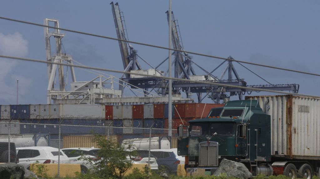  Suspendida temporalmente la firma con empresa gestionar&iacute;a puerto de San Juan 