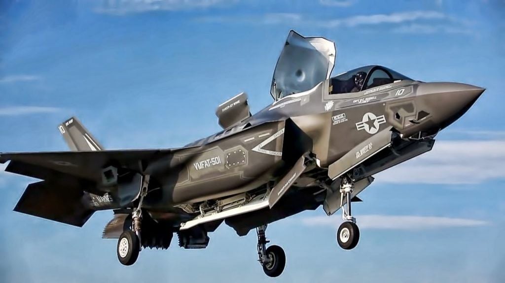  VIDEO: Prueban el aterrizaje vertical del caza F-35 sobre una superficie inclinada 