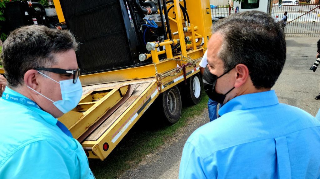  Funcionarios inspeccionan junto a alcalde de San Juan funcionamiento de bombas para frenar inundaciones en marginal de la Baldorioty de Castro 
