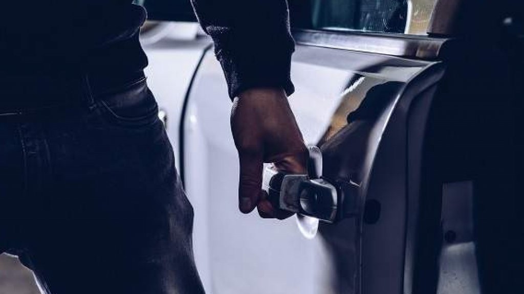  Hurtan autom&oacute;vil rentado por una mujer en Carolina 