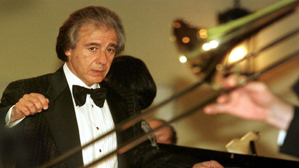  Schifrin recibe &Oacute;scar de manos de Clint Eastwood: "&iexcl;Misi&oacute;n cumplida!" 