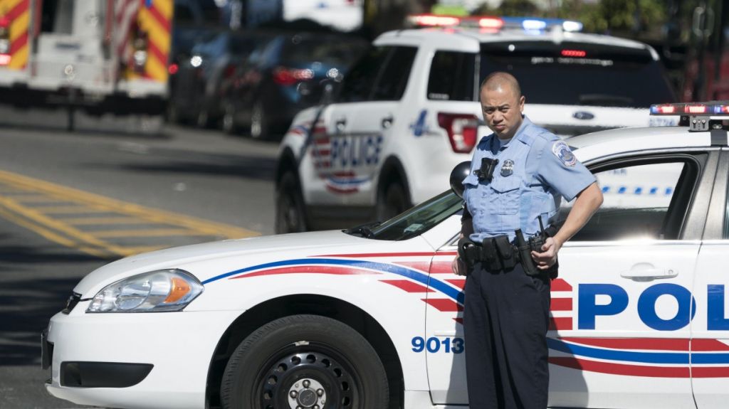  Profesor dispara por accidente su arma en un instituto y hiere a alumno 