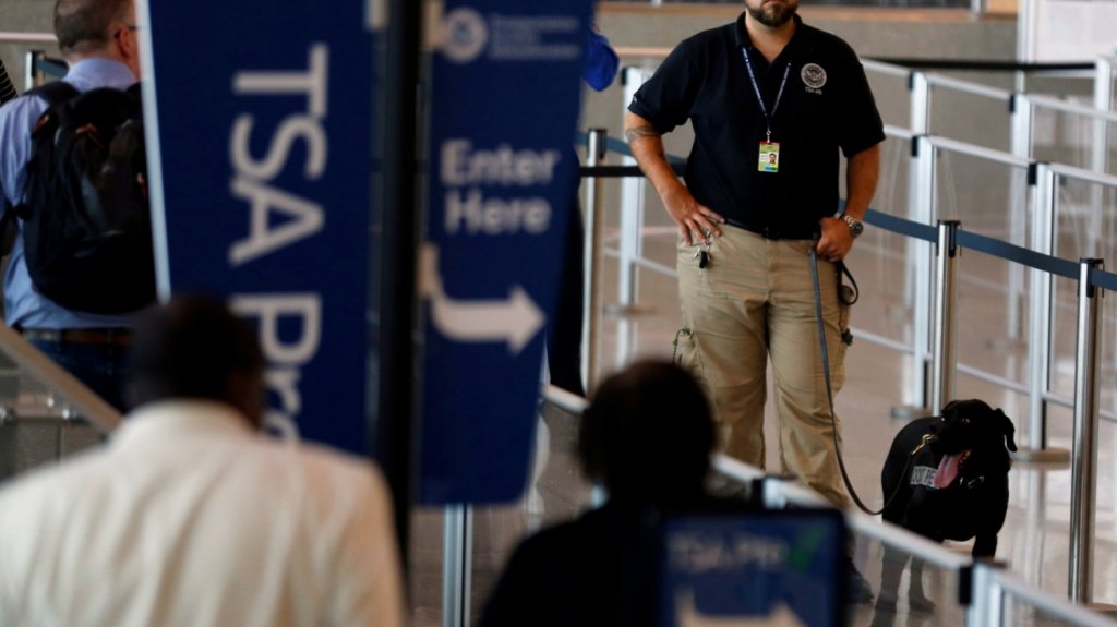  Arrestan pasajero en el Aeropuerto Internacional Luis Mu&ntilde;oz Mar&iacute;n por ponerse agresivo con el TSA 