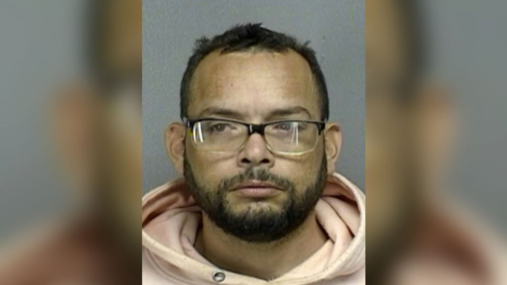  Arrestan a Hombre en Cata&ntilde;o por Maltrato Agravado y Violaci&oacute;n a la Ley de Armas 