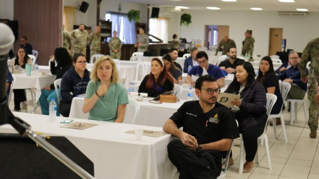  Estudiantes de medicina ayudar&aacute;n a la Guardia Nacional en cernimiento aeropuertos 
