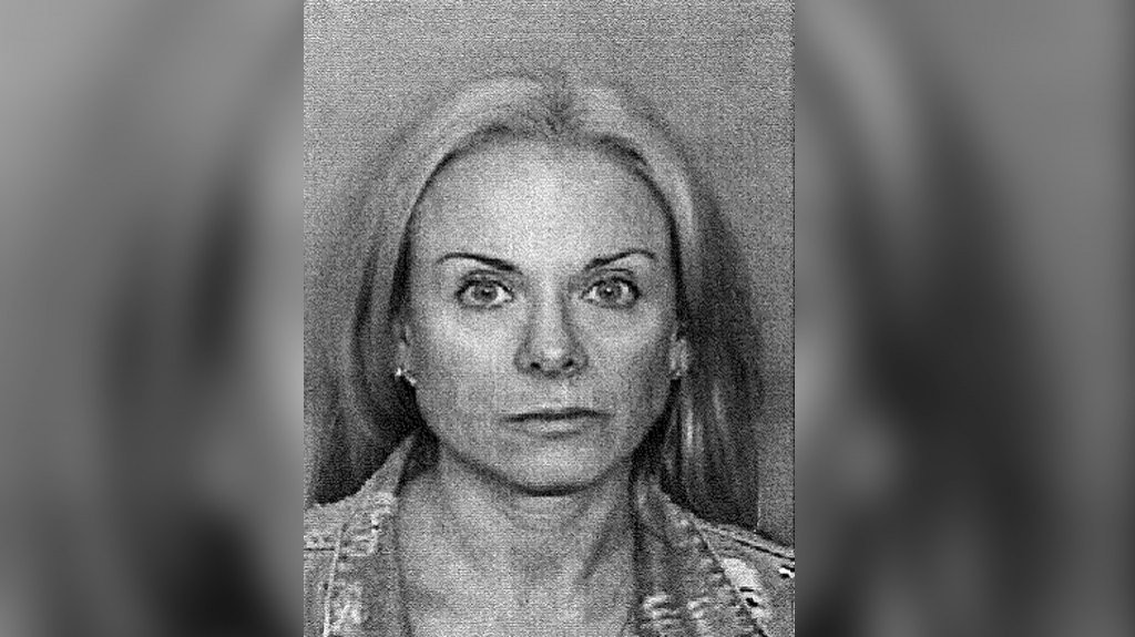  Entro a la casa del Exmarido y le robo un reloj de $10Mil 