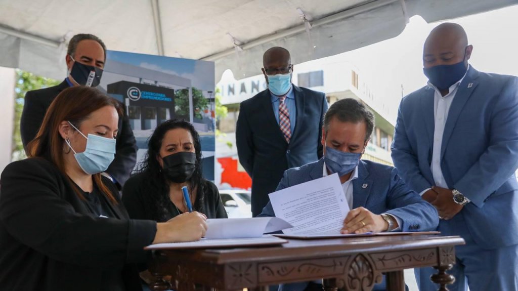  Alcalde de San Juan anuncia iniciativa para creación y expansión de empresas en los principales cascos urbanos de la capital 