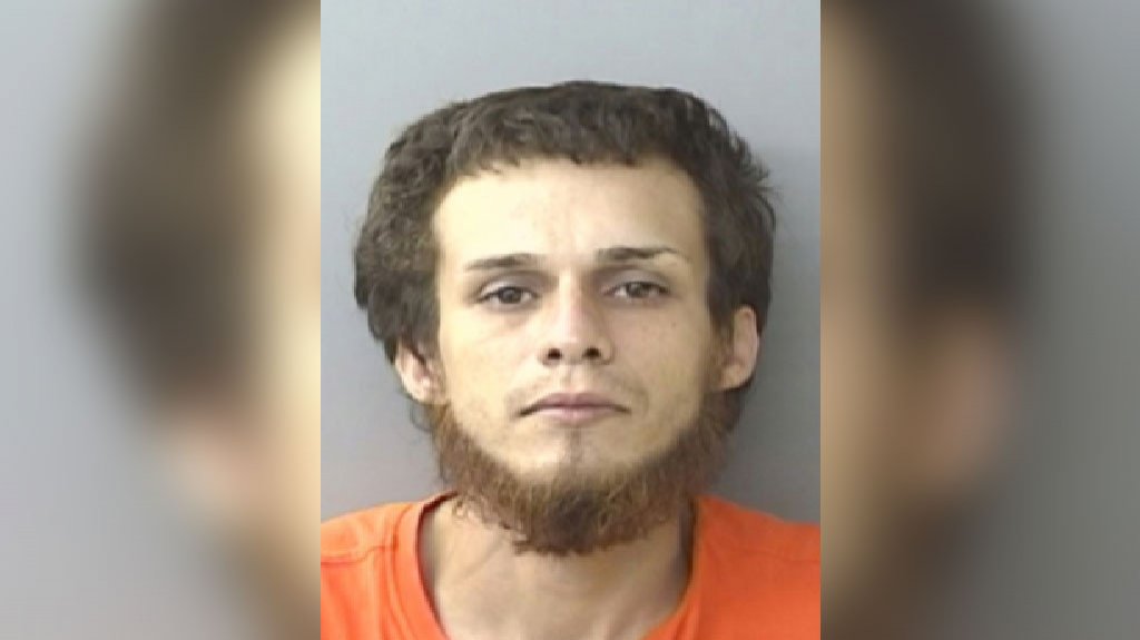  Sujeto hiere a menor con un destornillador y lanza botella a mujer durante disputa por un estacionamiento en residencial de Aguadilla 