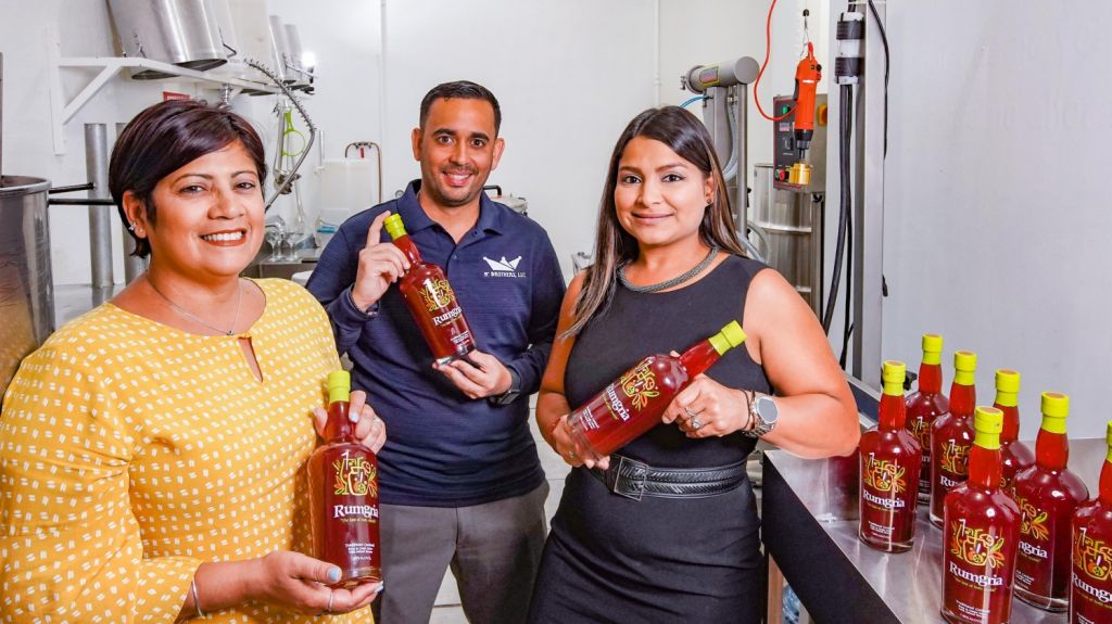  Walmart PR lanza su marca privada de sangr&iacute;a elaborada por suplidor local 