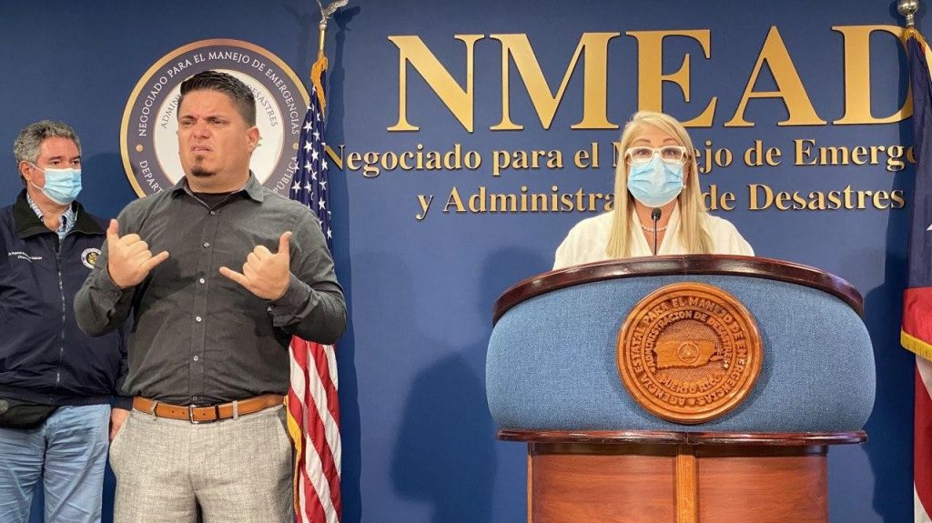  Gobernadora firma medida que penalizar&aacute; por ley a los que incumplan, desacaten o desobedezcan una Orden Ejecutiva que establezca toque de queda 