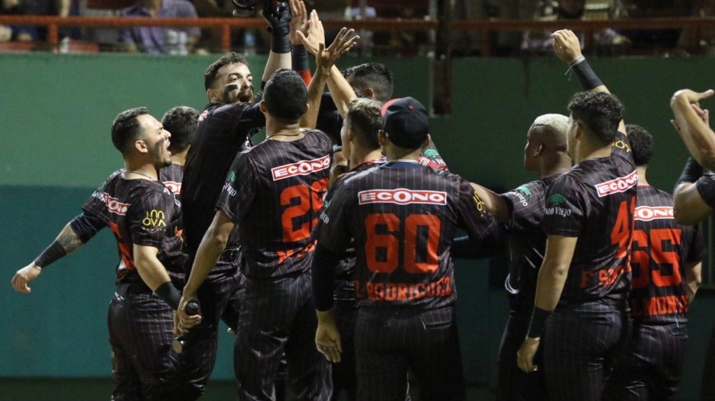  Cayey va a la final de la Doble A 