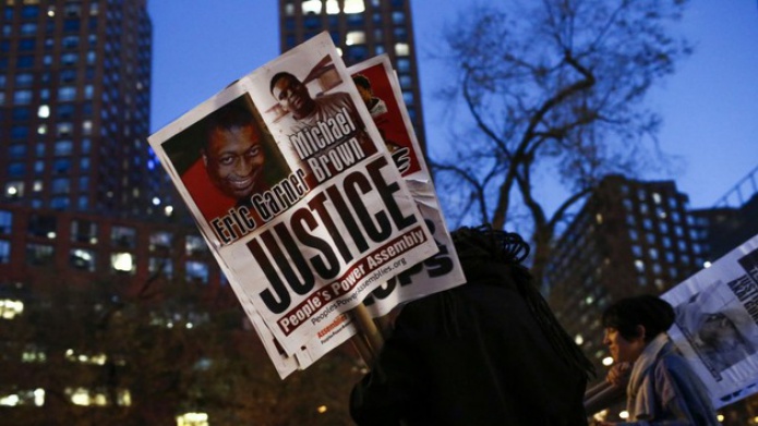 El Jurado absuelve al policÃ­a que estrangulÃ³ a un afroamericano desarmado