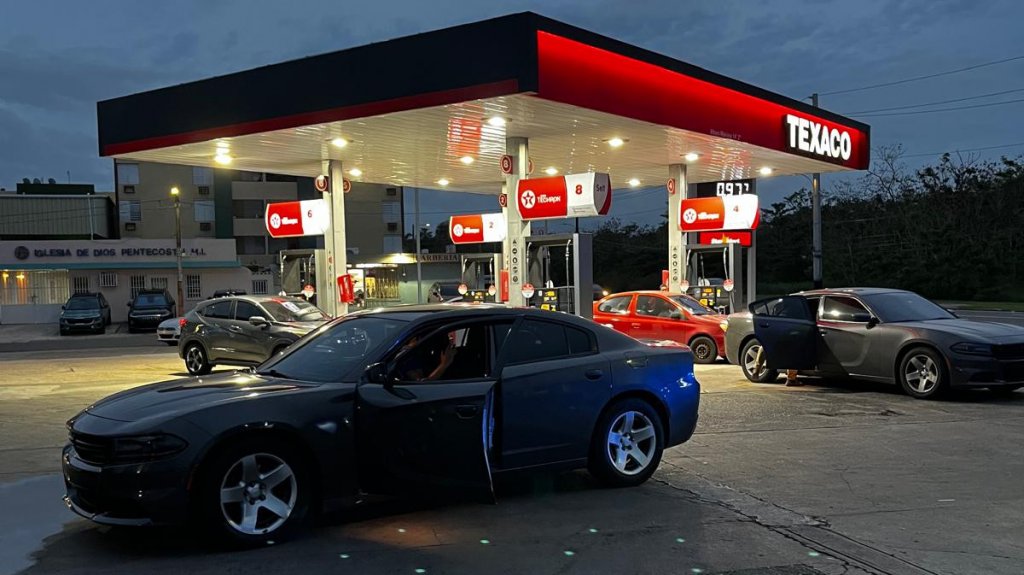  Fotos: Polic&iacute;a arresta a dos individuos, recuperan motoras robadas y ocupan arma de fuego, municiones y marihuana 