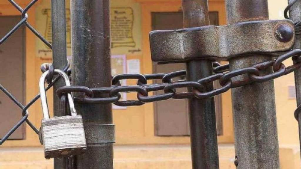  Roban equipos deportivos de escuela en Naguabo 