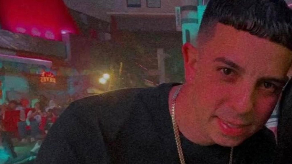  Asesinan a barbero saliendo de barber&iacute;a en Corozal 