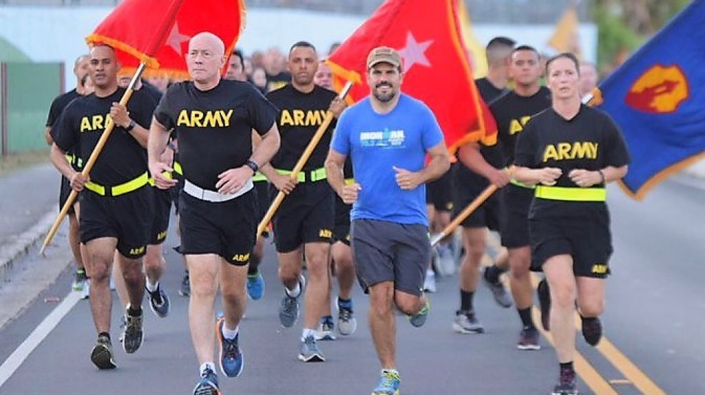  Gobernador participa en corrida al interior del Fuerte Buchanan 