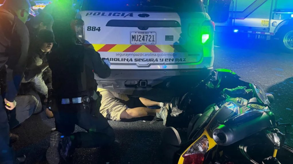  Conductor de Motorita en Carolina le mete por detr&aacute;s a una patrulla estacionada 