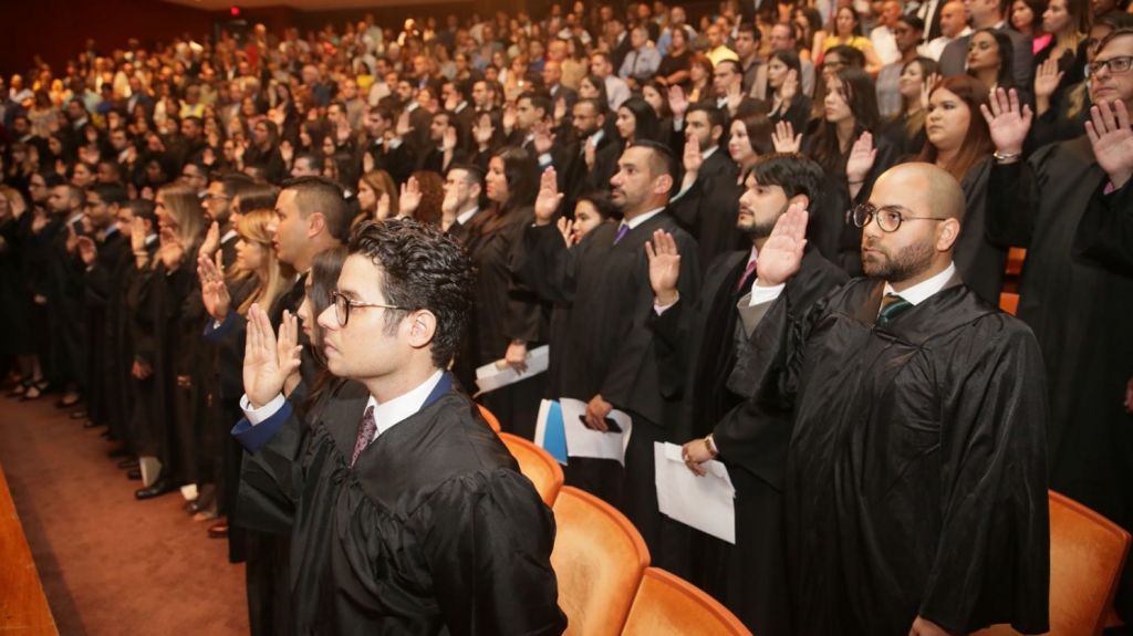  Juramentan 115 nuevos abogados y abogadas 