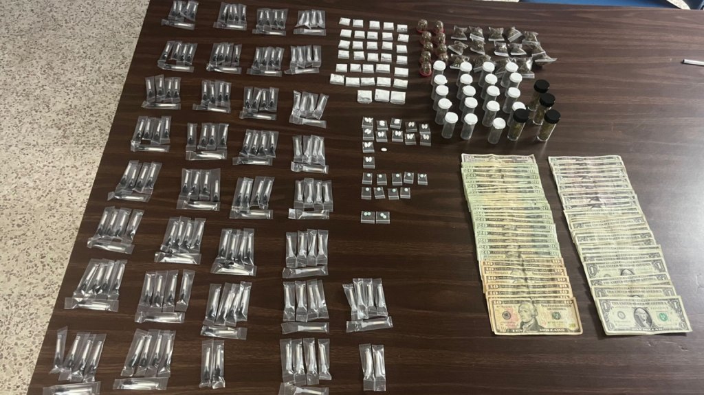  Dos arrestados con drogas en Caimito 