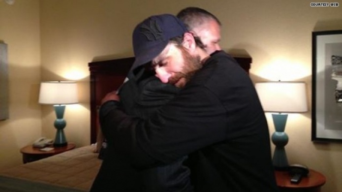 Un hotel recompensa a un indigente por devolver la billetera de una turista