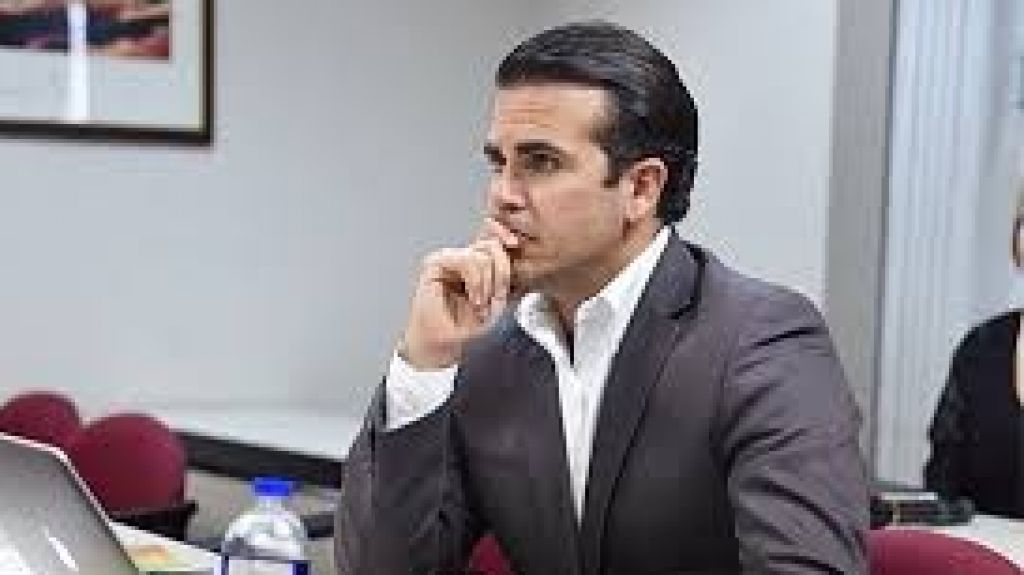  Rossell&oacute; Nevares firma orden ejecutiva para conceder d&iacute;as festivos sin cargo a licencias 