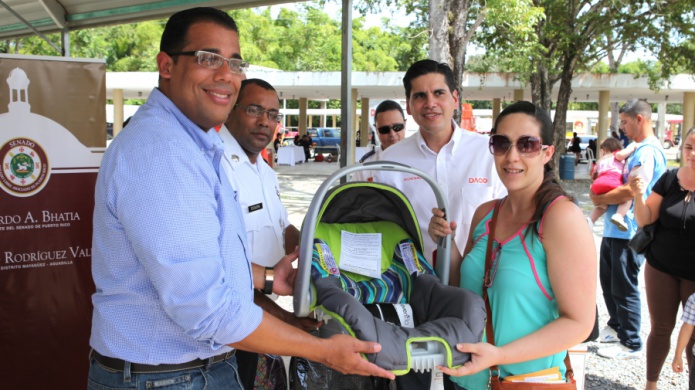 Celebran exitosa feria senatorial de servicios en San SebastiÃ¡n.