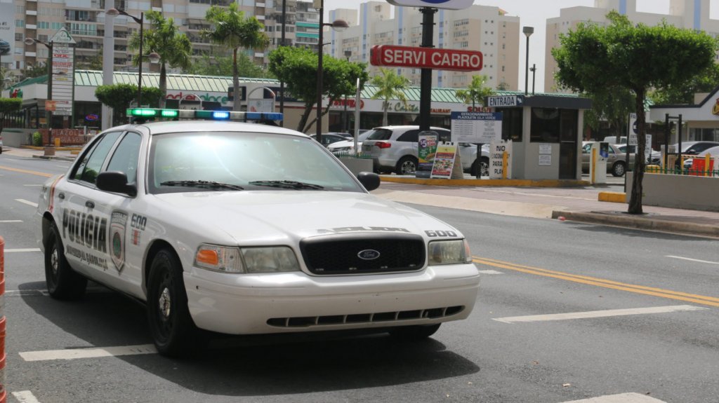 Carolina activa plan de seguridad ante incidentes con turistas: se permitir&aacute; &uacute;nicamente el tr&aacute;nsito local por la avenida Isla Verde a partir de las 10:00 de la noche, de jueves a domingo 