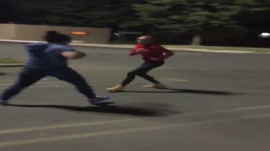  Video: Estilo cartelera de boxeo mujeres Boricuas, se enfrentan en centro comercial 