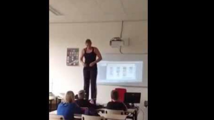 Video: Maestra se desnuda para enseÃ±ar biologÃ­a a estudiantes de sÃ©ptimo grado