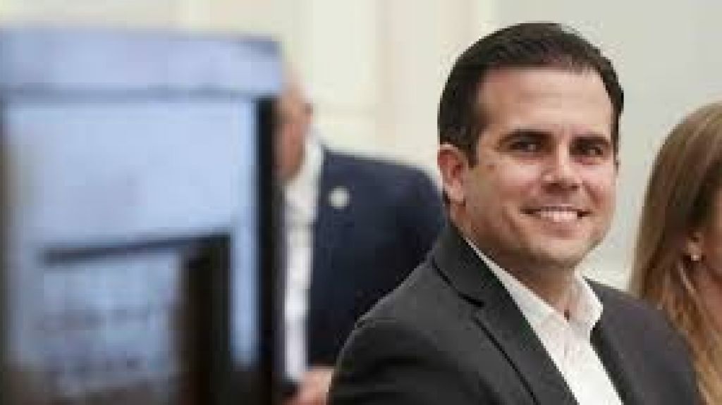  Gobernador anuncia aumento salarial para m&eacute;dicos de la Corporaci&oacute;n del Fondo del Seguro del Estado 