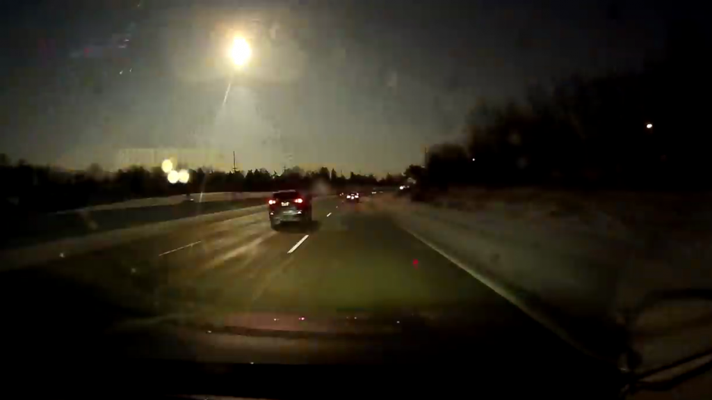  Video: Cae un meteorito cerca de Detroit y provoca un temblor de intensidad 2 
