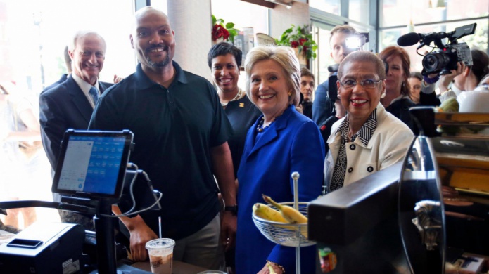 Reportera de AP niega que Clinton haya sufrido convulsiones