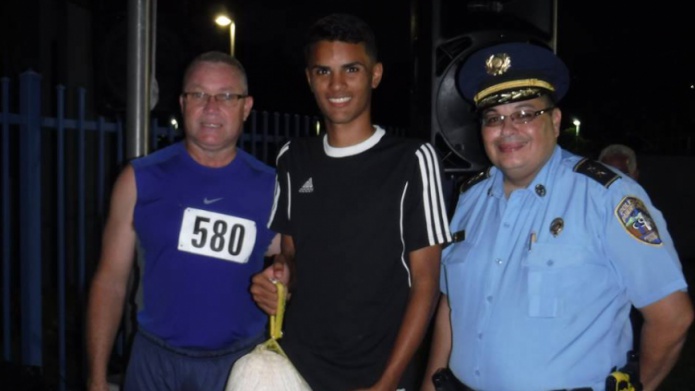 Ãxito carrera del pavo en la comunidad organizada por la PolicÃ­a en Humacao 
