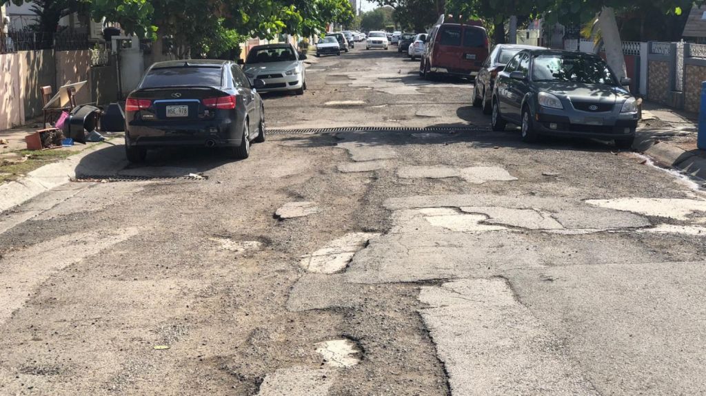  Irizarry Pab&oacute;n denuncia abandono en comunidades de Ponce 