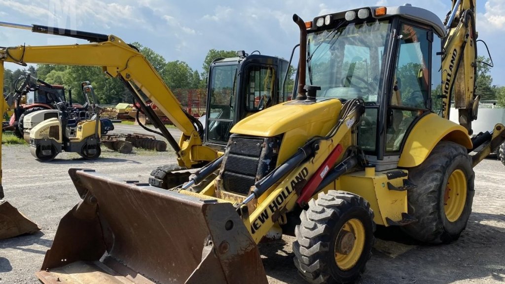  Hurtan retroexcavadora valorada en 40 mil d&oacute;lares desde Obras P&uacute;blicas de Naranjito 