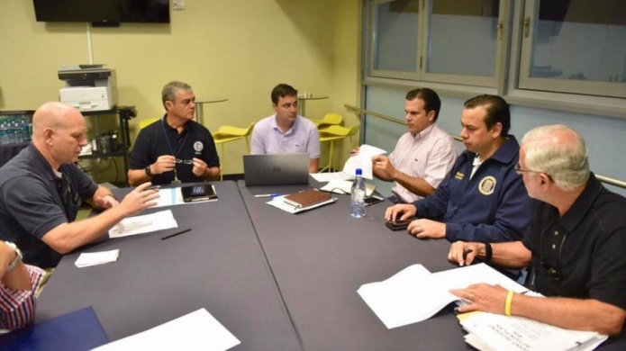 Gobernador sostiene reuniÃ³n para ver estatus de la entrega de suministros a los diferentes municipios y visitarÃ¡ Ponce