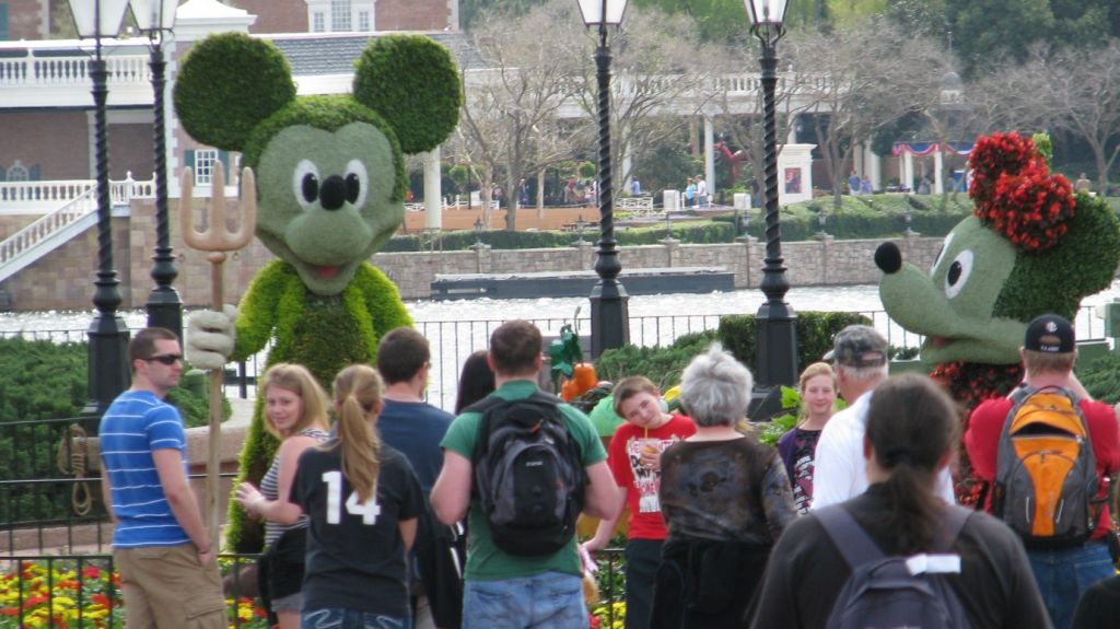  Arrestan a hombre que dijo que iba a volar Disney World en nombre de Al Qaeda 