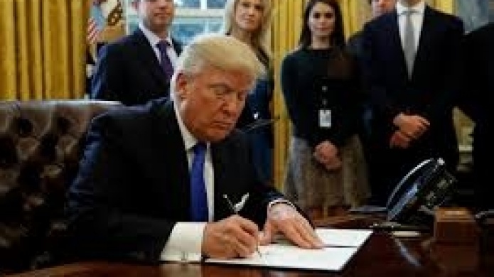 Video: Estados Unidos firma orden con primeras sanciones financieras a Venezuela