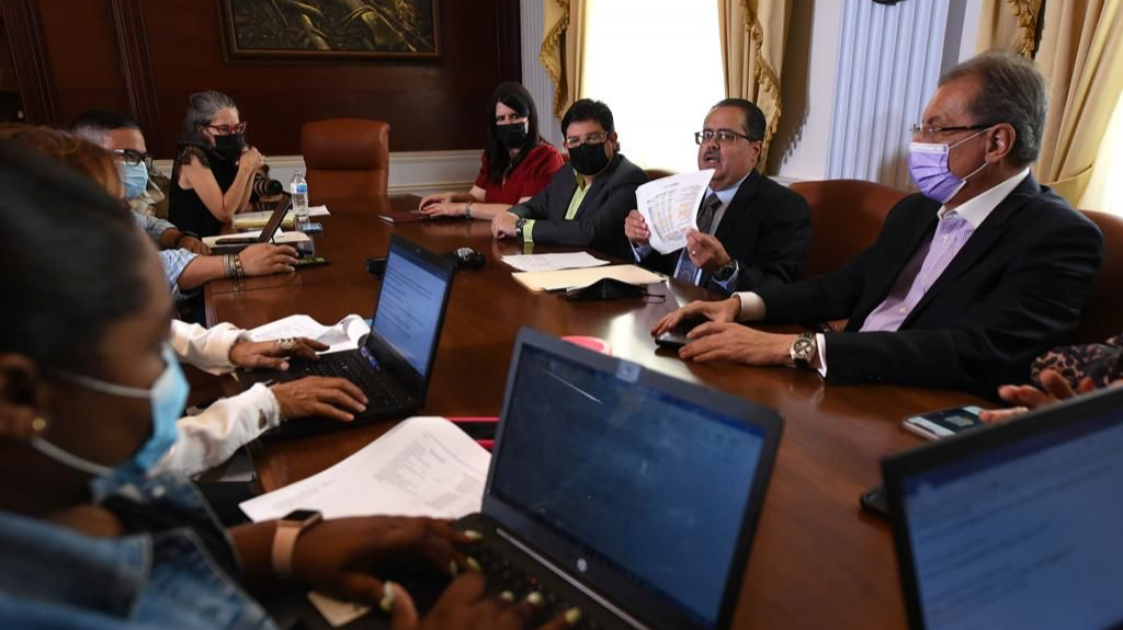  Presidente del Senado denuncia deuda millonaria del gobierno por concepto de rentas 