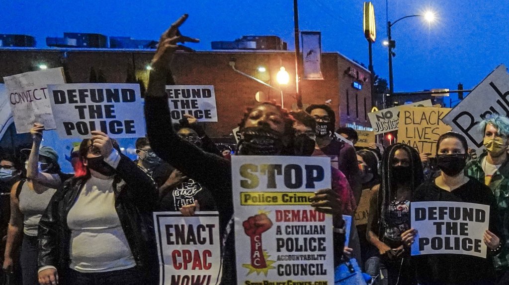  Protestas en Kentucky por ausencia de cargos en muerte de afroamericana 