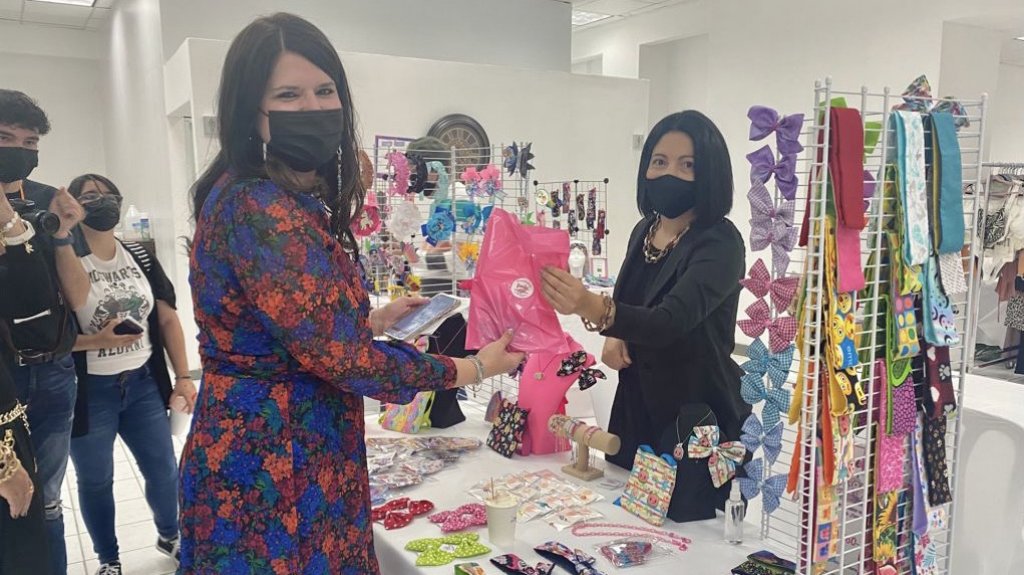  Autogesti&oacute;n laboral de mujeres de la monta&ntilde;a es destacado como modelo a seguir por senadora 