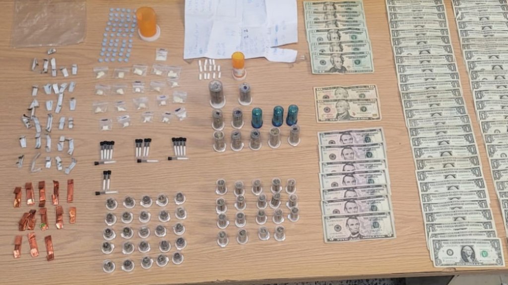  Ocupan drogas y dinero en residencial de Bayam&oacute;n 