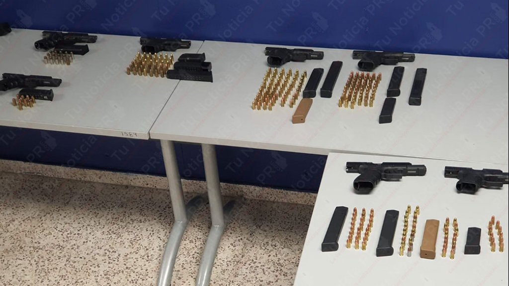  Ocupan 7 pistolas en intervenci&oacute;n en negocio de &ldquo;jangueo&rdquo; en San Juan 