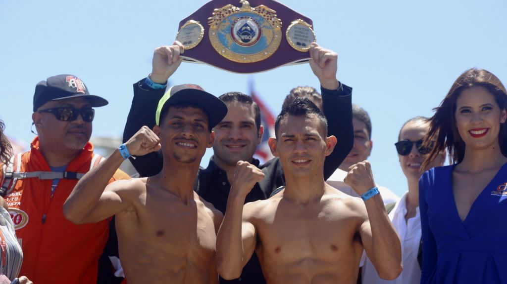  Boricua Angel Costa y nicarag&uuml;ense Buitrago pasan el pesaje antes combate 
