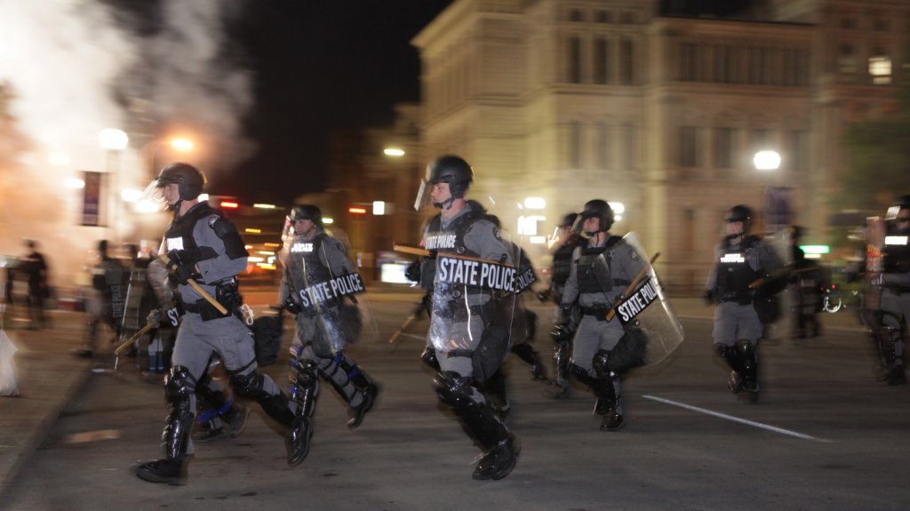  Louisville despedir&aacute; a dos polic&iacute;as por la muerte de afroamericana 