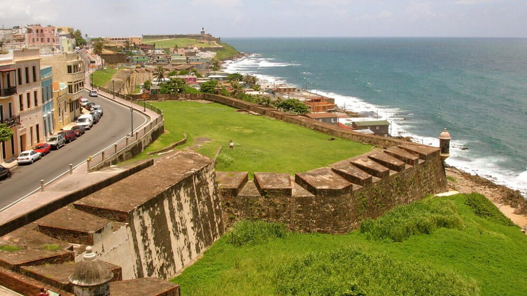  Turista cae de muralla en San Juan 