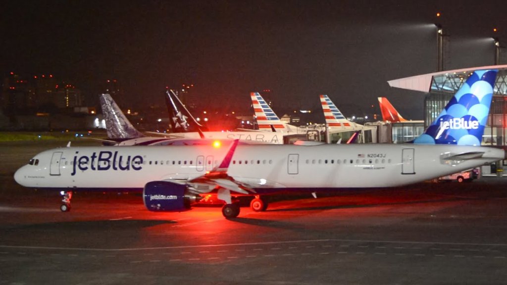  Avi&oacute;n de JetBlue evita posible colisi&oacute;n en el aire con aeronave militar cerca de Venezuela 