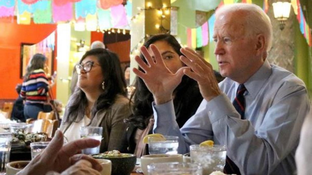  La gran mayor&iacute;a de latinos da mucho cr&eacute;dito al trabajo hecho ya por Biden 